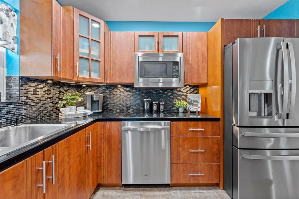 合同活跃: $597,000 (3 贝兹, 3 浴室, 1104 平方英尺)