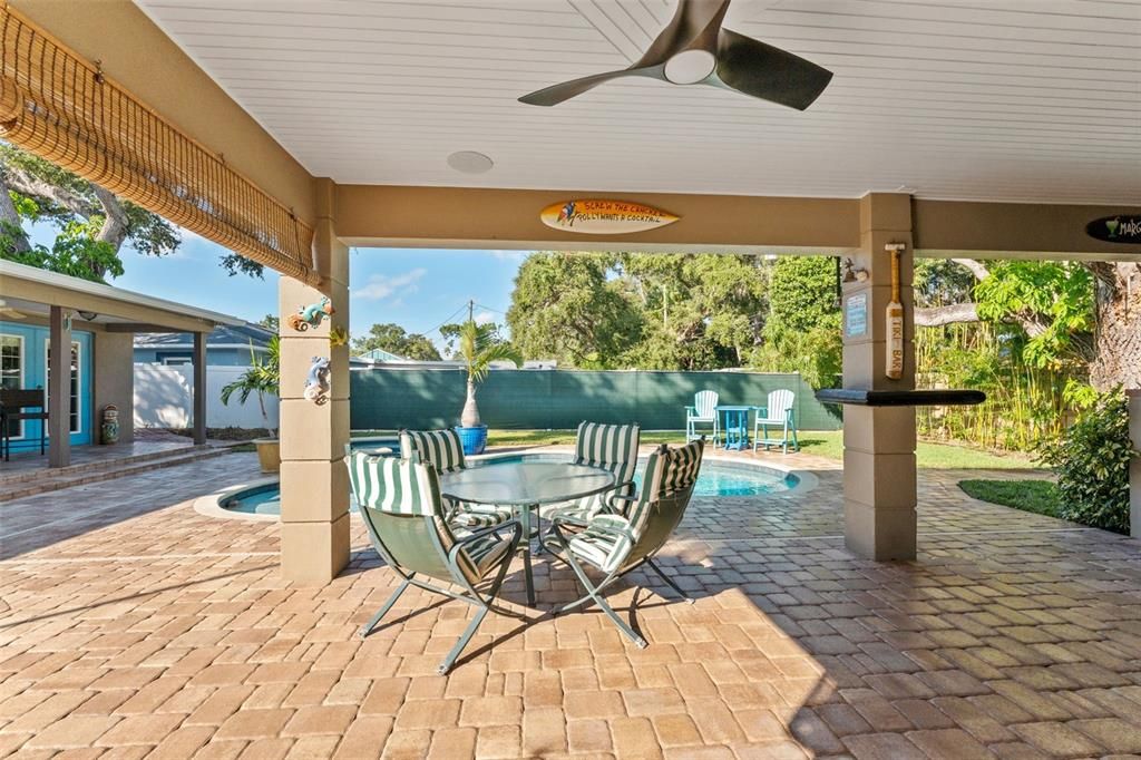 合同活跃: $597,000 (3 贝兹, 3 浴室, 1104 平方英尺)