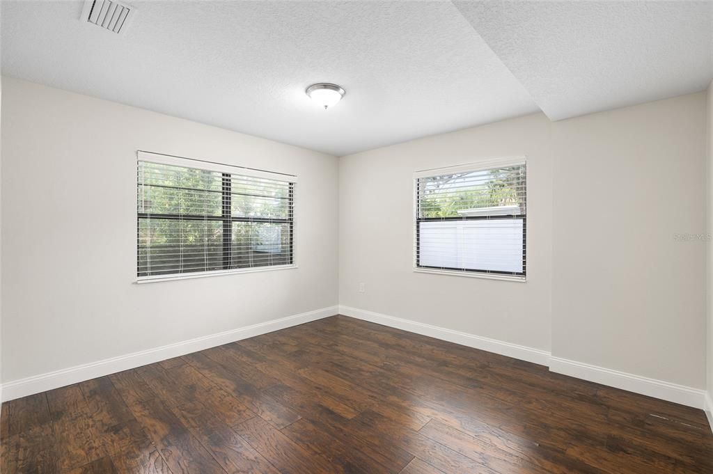 En Venta: $409,000 (3 camas, 2 baños, 1305 Pies cuadrados)