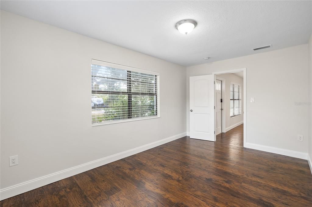 En Venta: $409,000 (3 camas, 2 baños, 1305 Pies cuadrados)