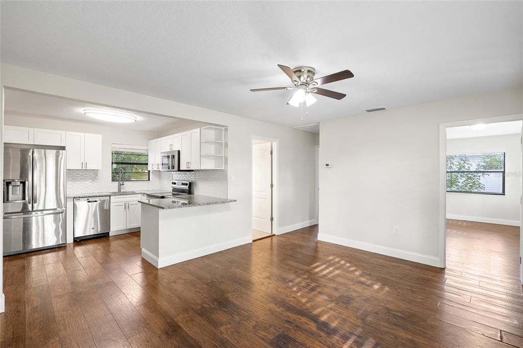 En Venta: $409,000 (3 camas, 2 baños, 1305 Pies cuadrados)