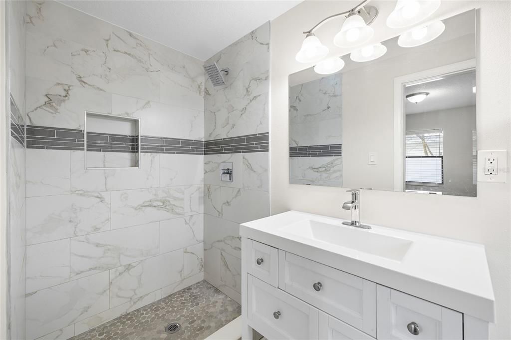 En Venta: $409,000 (3 camas, 2 baños, 1305 Pies cuadrados)