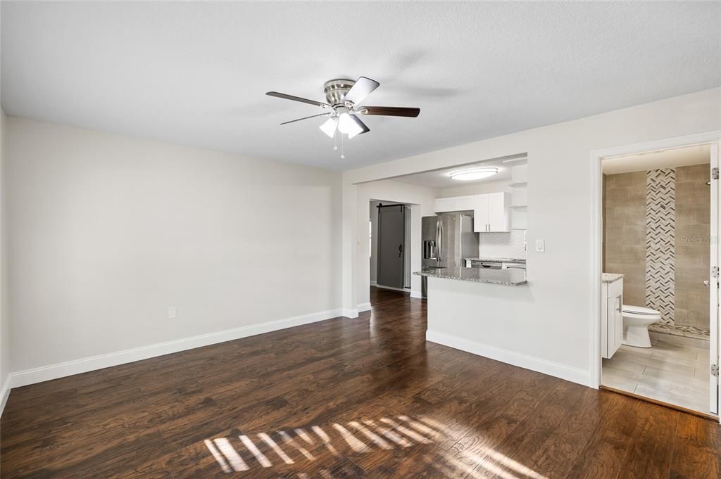 En Venta: $409,000 (3 camas, 2 baños, 1305 Pies cuadrados)