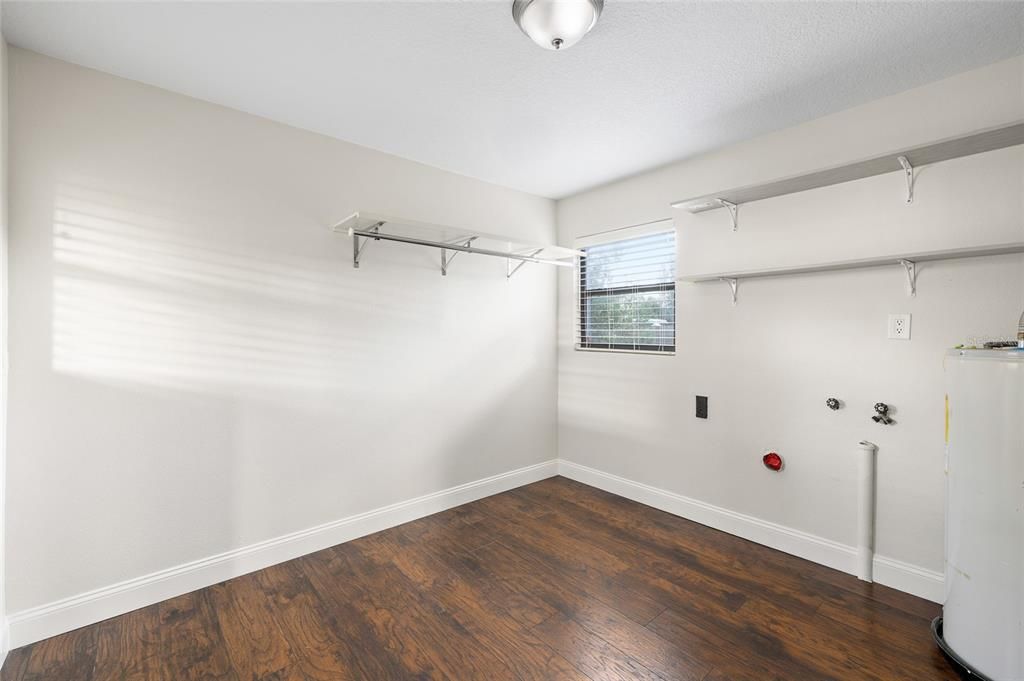 En Venta: $409,000 (3 camas, 2 baños, 1305 Pies cuadrados)