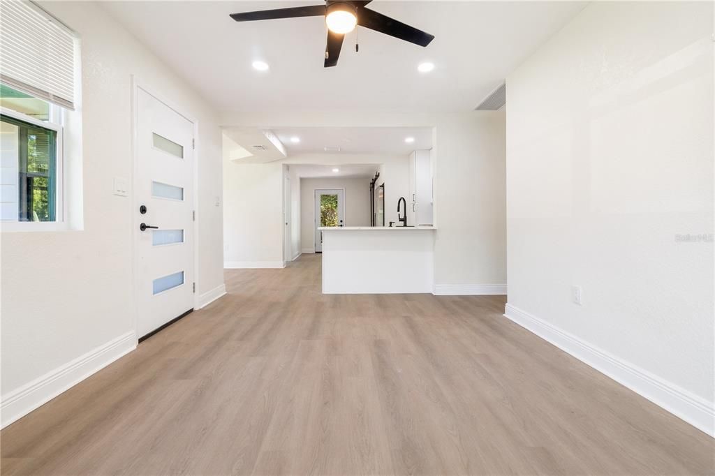 Activo con contrato: $329,999 (3 camas, 2 baños, 1106 Pies cuadrados)