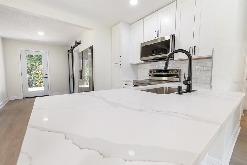 Activo con contrato: $329,999 (3 camas, 2 baños, 1106 Pies cuadrados)