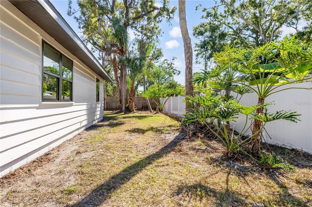 Activo con contrato: $329,999 (3 camas, 2 baños, 1106 Pies cuadrados)