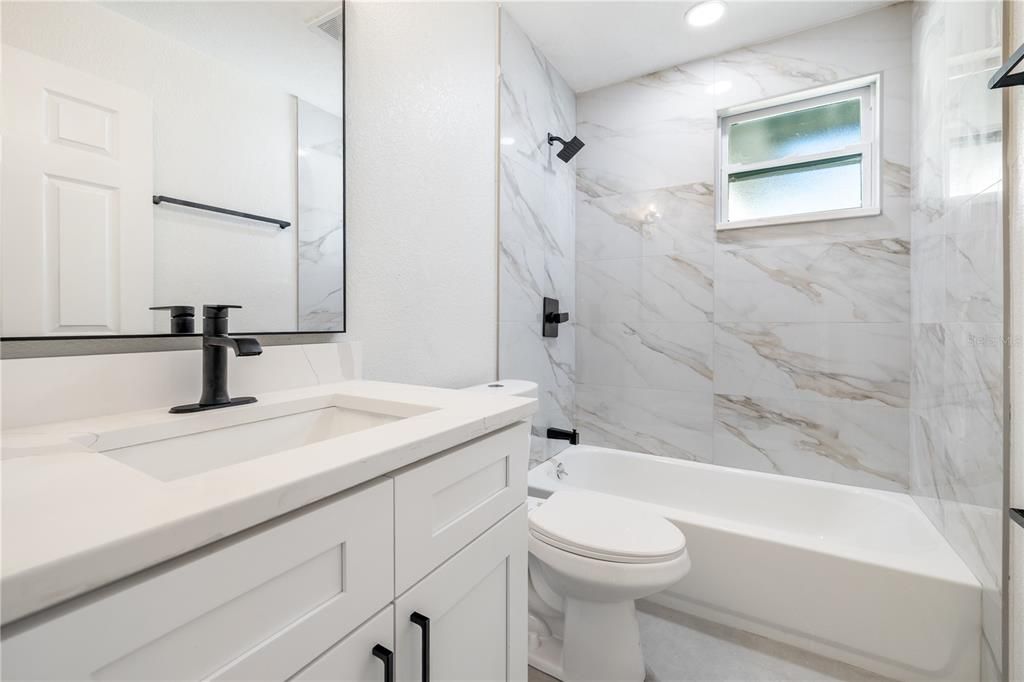 Activo con contrato: $329,999 (3 camas, 2 baños, 1106 Pies cuadrados)