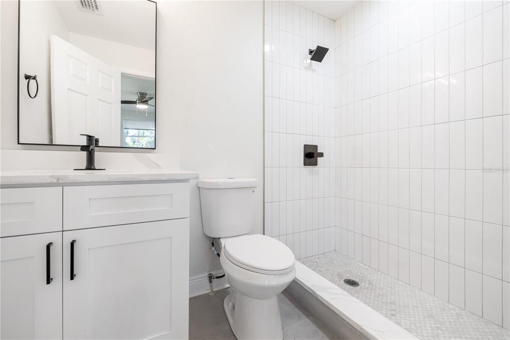 Activo con contrato: $329,999 (3 camas, 2 baños, 1106 Pies cuadrados)