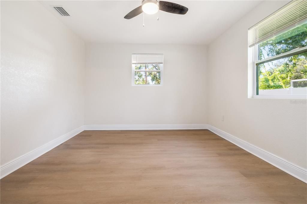 Activo con contrato: $329,999 (3 camas, 2 baños, 1106 Pies cuadrados)