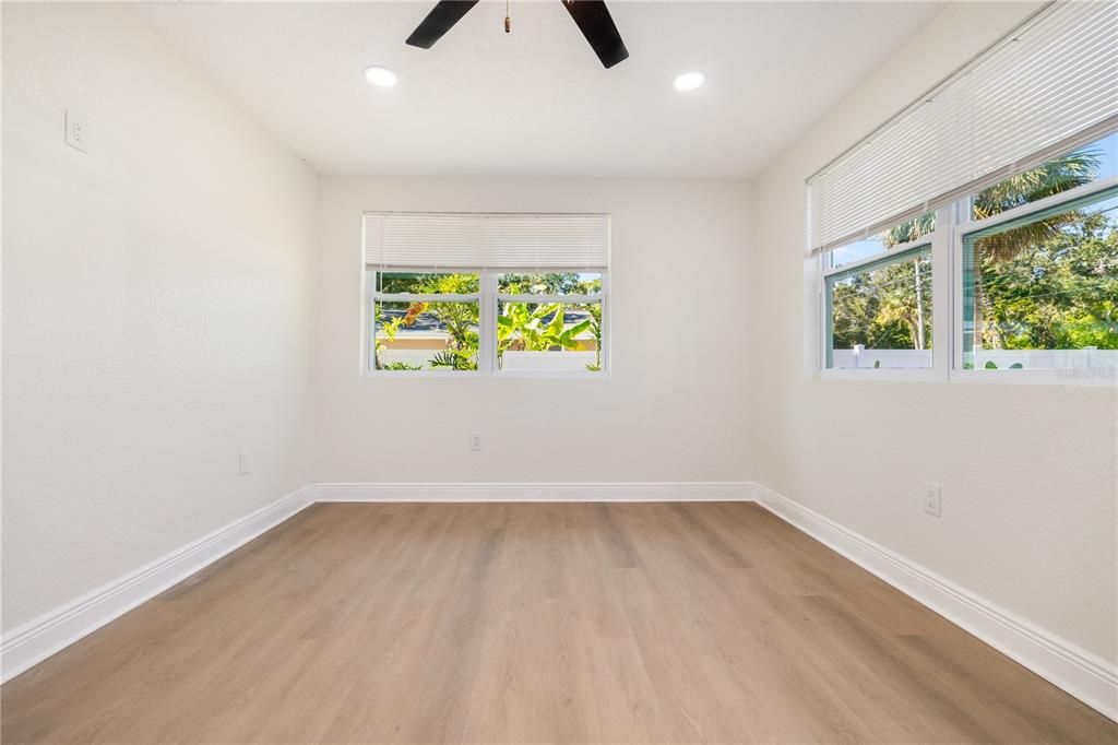 Activo con contrato: $329,999 (3 camas, 2 baños, 1106 Pies cuadrados)