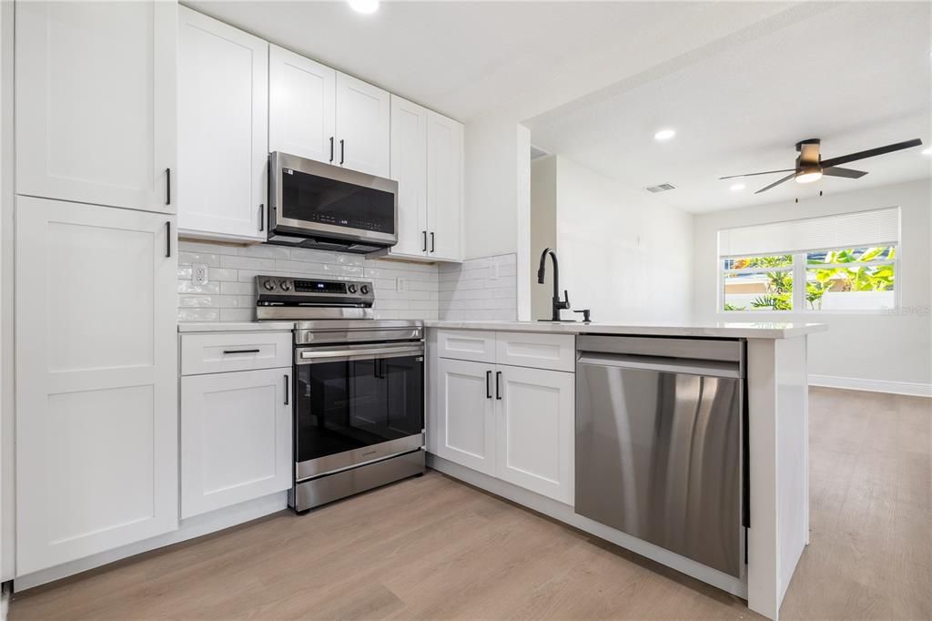 Activo con contrato: $329,999 (3 camas, 2 baños, 1106 Pies cuadrados)