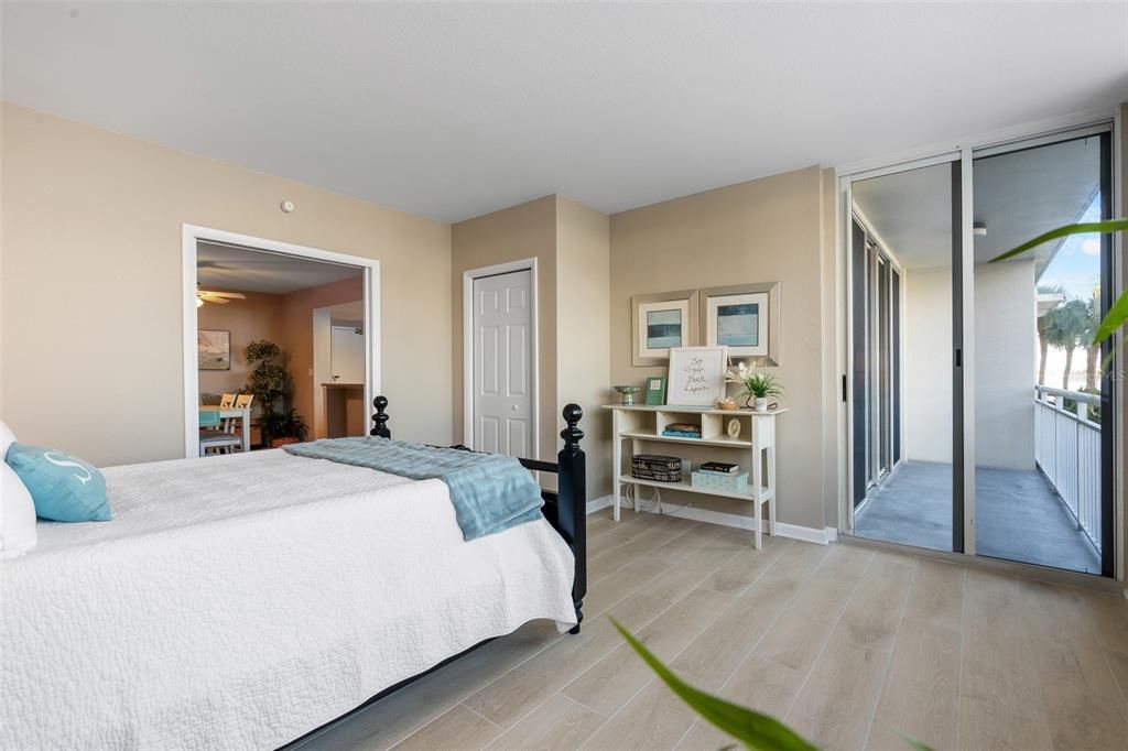 待售: $395,000 (1 贝兹, 1 浴室, 867 平方英尺)