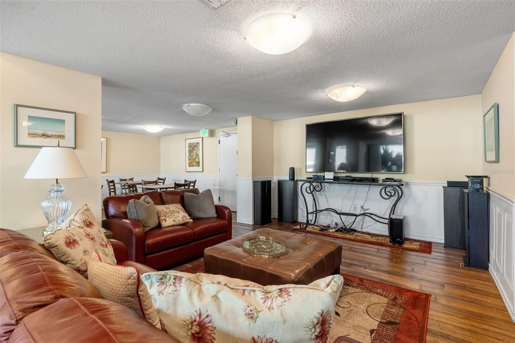 待售: $395,000 (1 贝兹, 1 浴室, 867 平方英尺)