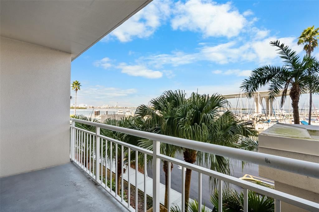 待售: $395,000 (1 贝兹, 1 浴室, 867 平方英尺)