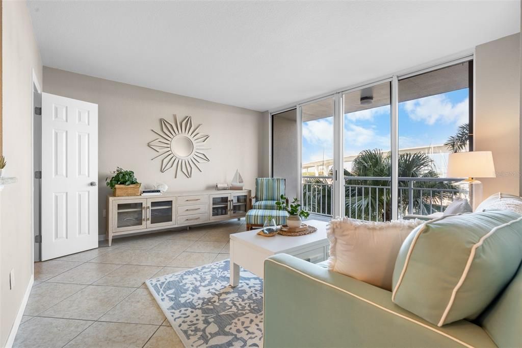 待售: $395,000 (1 贝兹, 1 浴室, 867 平方英尺)