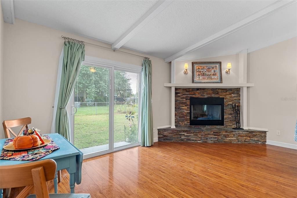 For Sale: $375,000 (3 beds, 2 baths, 1694 Square Feet)