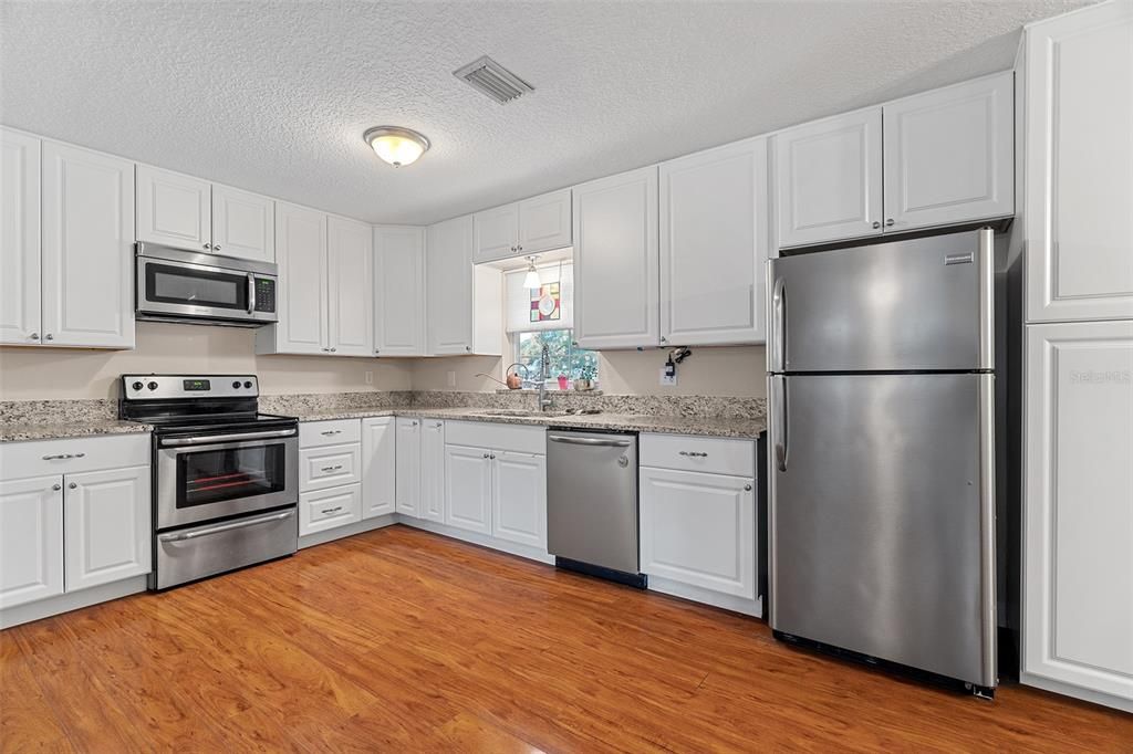 For Sale: $375,000 (3 beds, 2 baths, 1694 Square Feet)