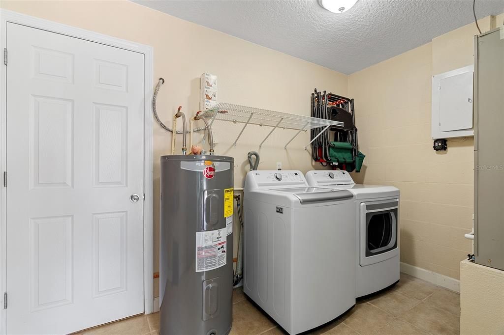 For Sale: $375,000 (3 beds, 2 baths, 1694 Square Feet)