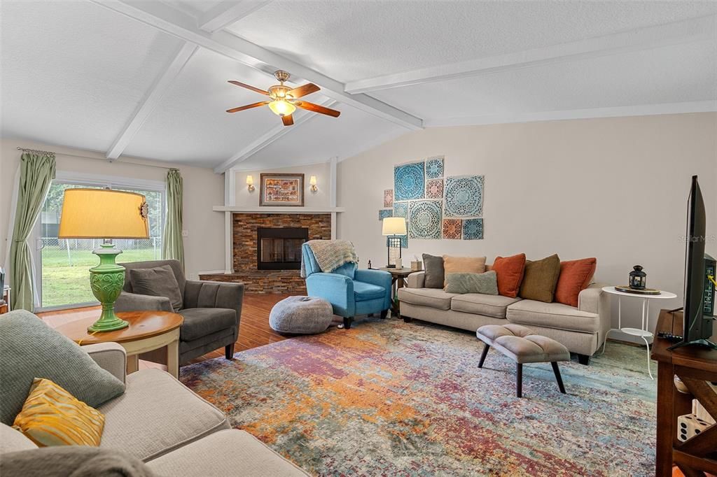 For Sale: $375,000 (3 beds, 2 baths, 1694 Square Feet)