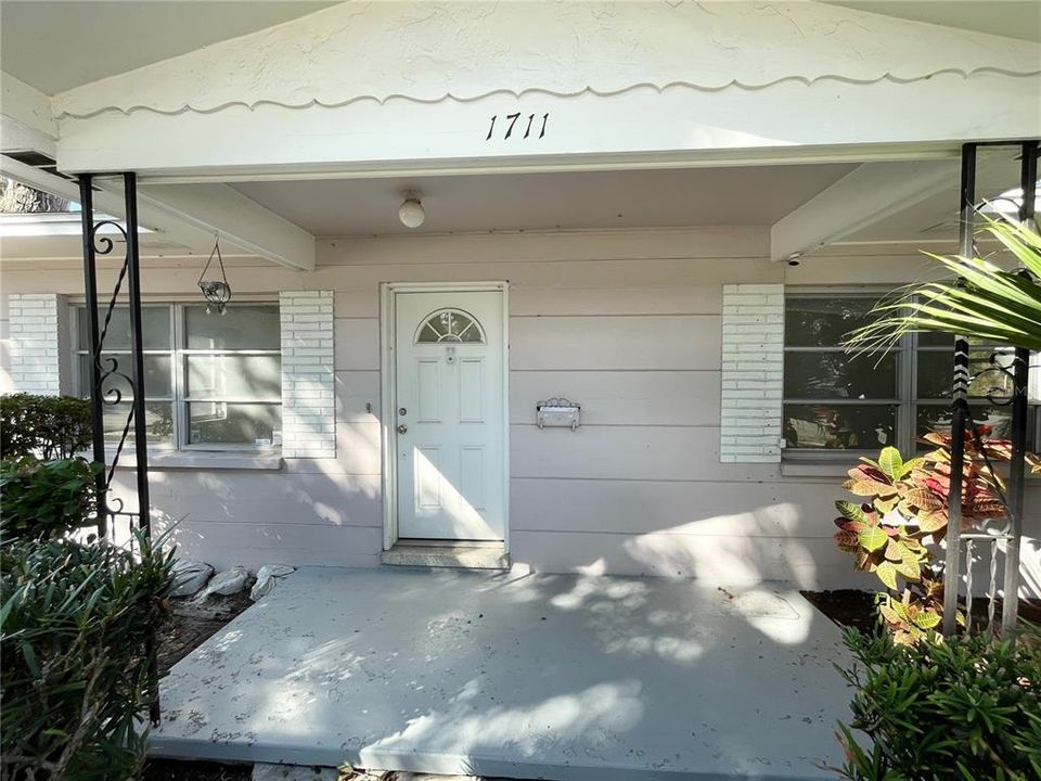 For Rent: $1,990 (3 beds, 1 baths, 976 Square Feet)