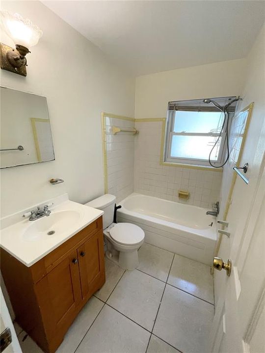 For Rent: $1,990 (3 beds, 1 baths, 976 Square Feet)