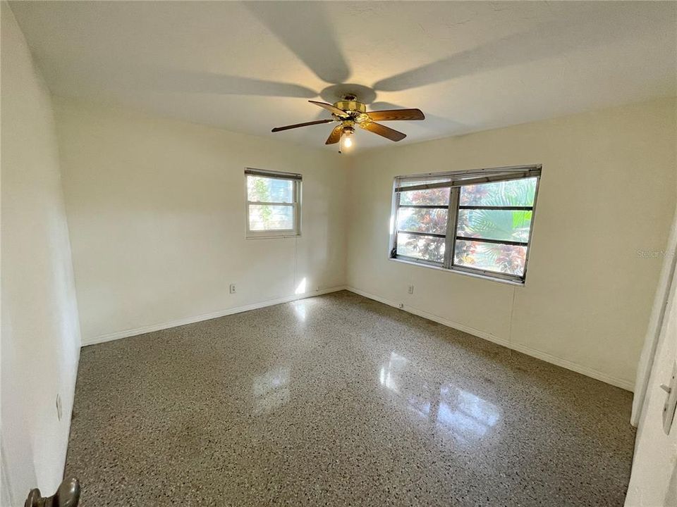 For Rent: $1,990 (3 beds, 1 baths, 976 Square Feet)