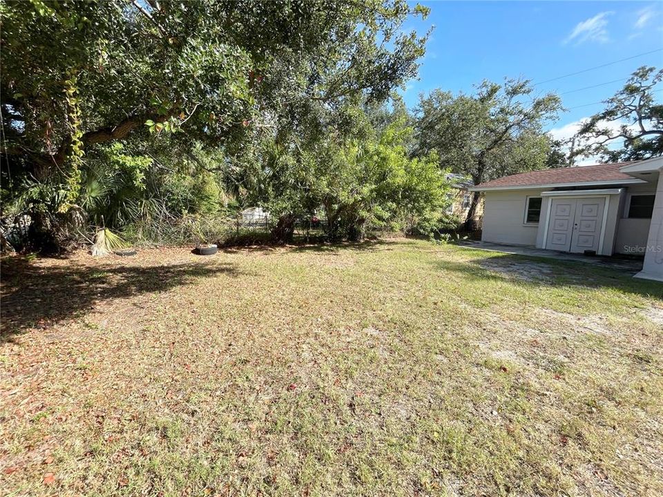 For Rent: $1,990 (3 beds, 1 baths, 976 Square Feet)