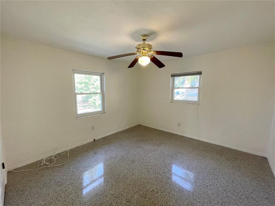 For Rent: $1,990 (3 beds, 1 baths, 976 Square Feet)