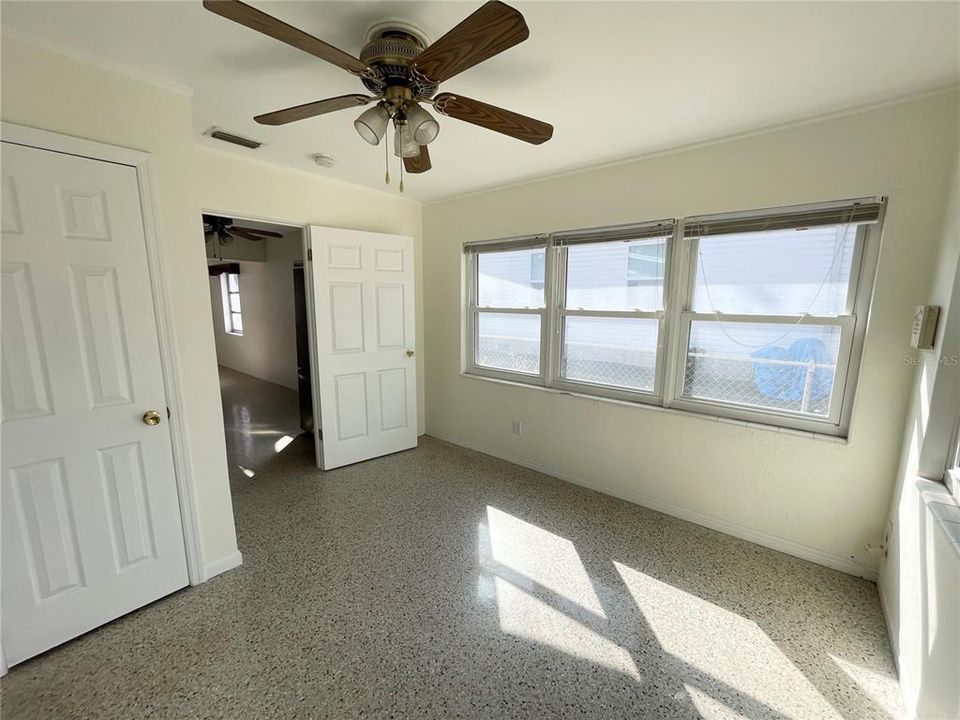 For Rent: $1,990 (3 beds, 1 baths, 976 Square Feet)