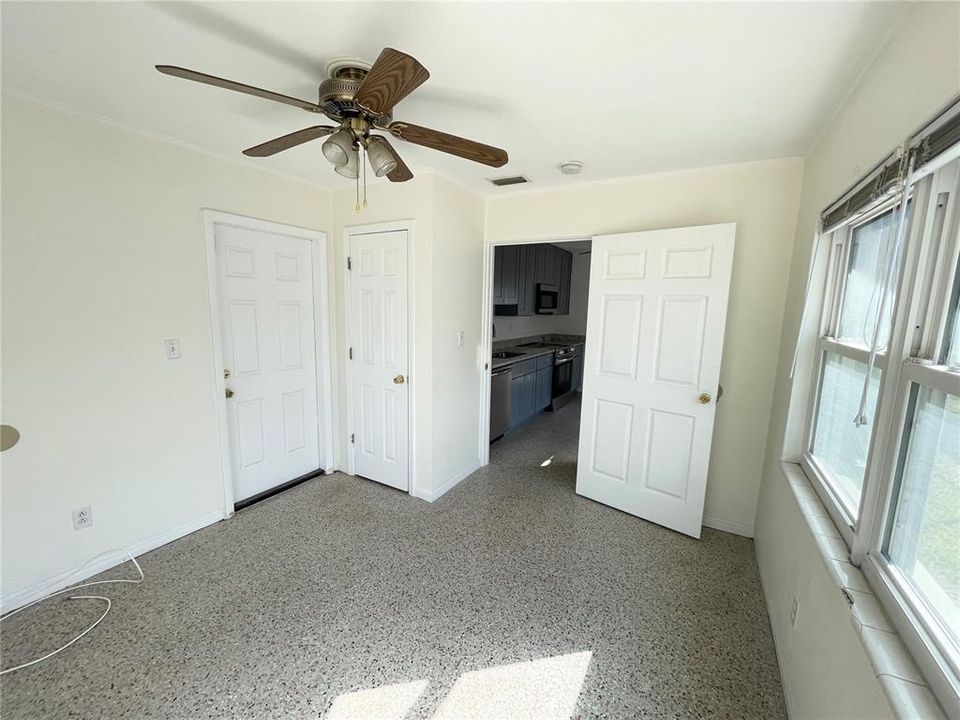 For Rent: $1,990 (3 beds, 1 baths, 976 Square Feet)