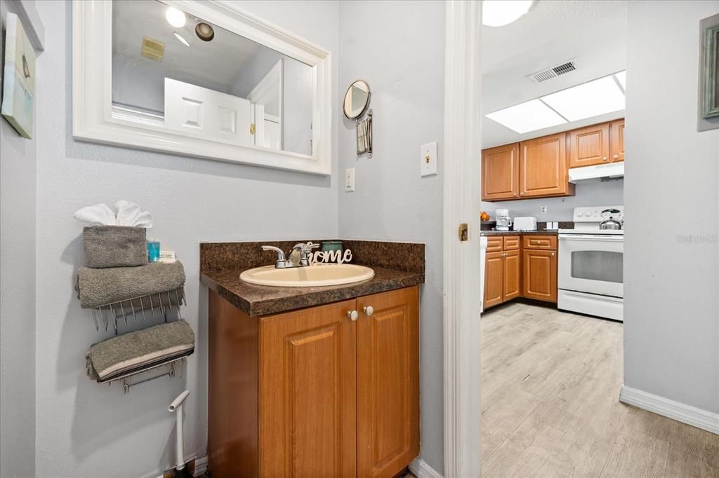 待售: $229,000 (2 贝兹, 0 浴室, 1052 平方英尺)