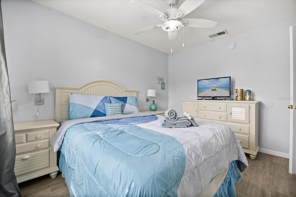 待售: $229,000 (2 贝兹, 0 浴室, 1052 平方英尺)