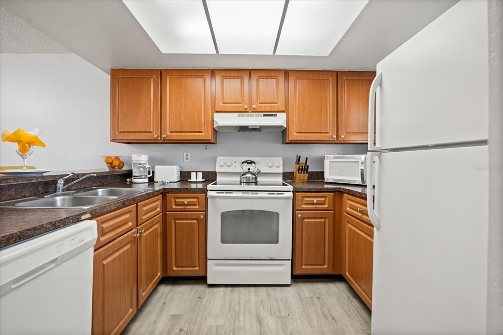 待售: $229,000 (2 贝兹, 0 浴室, 1052 平方英尺)