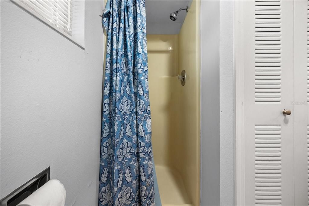 待售: $229,000 (2 贝兹, 0 浴室, 1052 平方英尺)