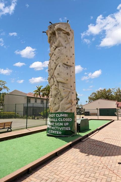 待售: $229,000 (2 贝兹, 0 浴室, 1052 平方英尺)