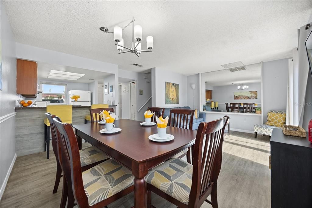 待售: $229,000 (2 贝兹, 0 浴室, 1052 平方英尺)