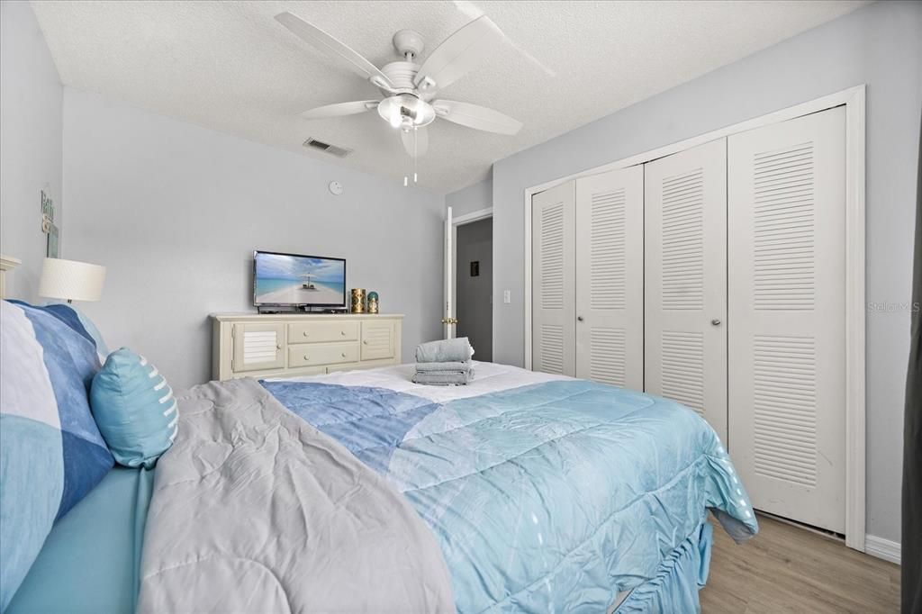 待售: $229,000 (2 贝兹, 0 浴室, 1052 平方英尺)