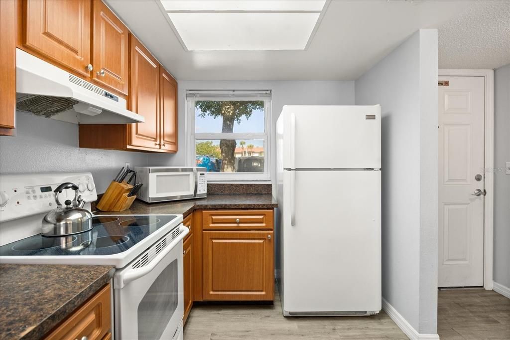 待售: $229,000 (2 贝兹, 0 浴室, 1052 平方英尺)