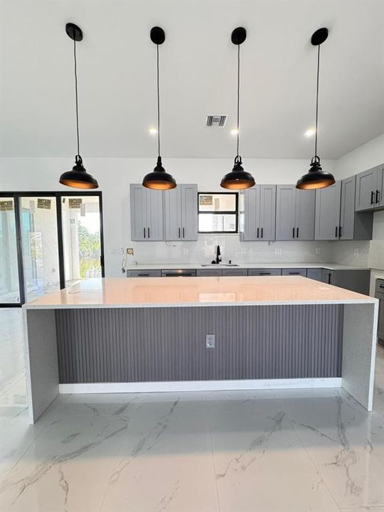 En Renta: $5,000 (4 camas, 3 baños, 2780 Pies cuadrados)