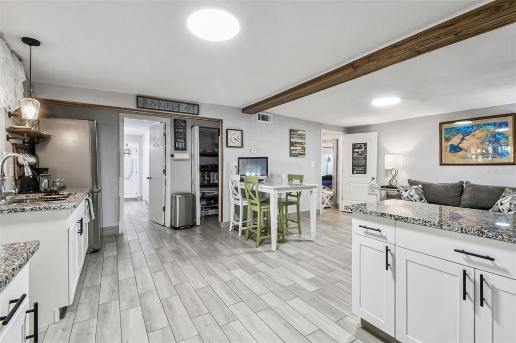 待售: $650,000 (3 贝兹, 2 浴室, 1683 平方英尺)