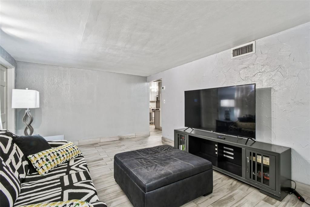 待售: $650,000 (3 贝兹, 2 浴室, 1683 平方英尺)