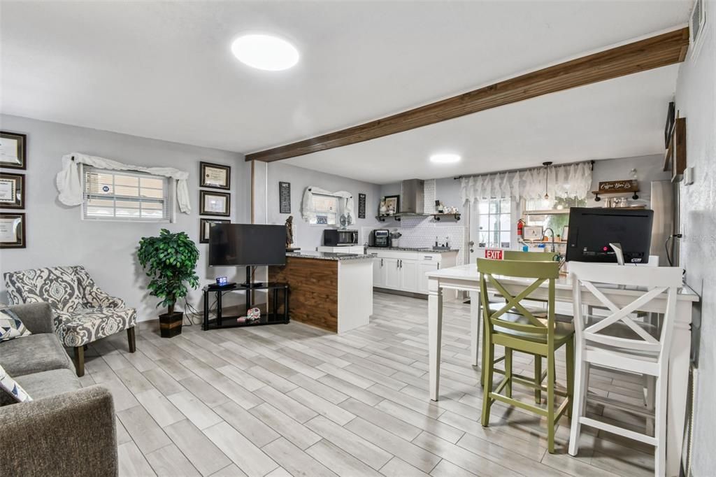 待售: $650,000 (3 贝兹, 2 浴室, 1683 平方英尺)