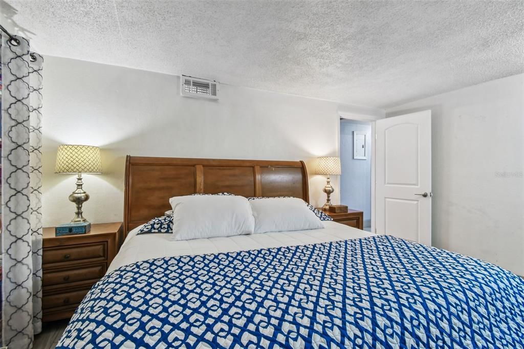 待售: $650,000 (3 贝兹, 2 浴室, 1683 平方英尺)