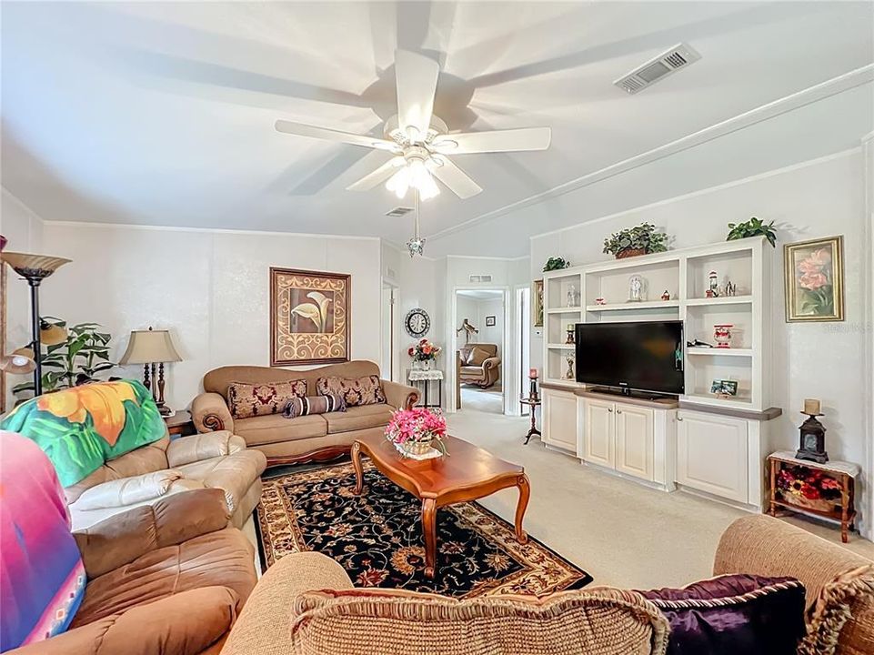 Под контрактом: $194,000 (3 спален, 2 ванн, 1468 Квадратных фут)