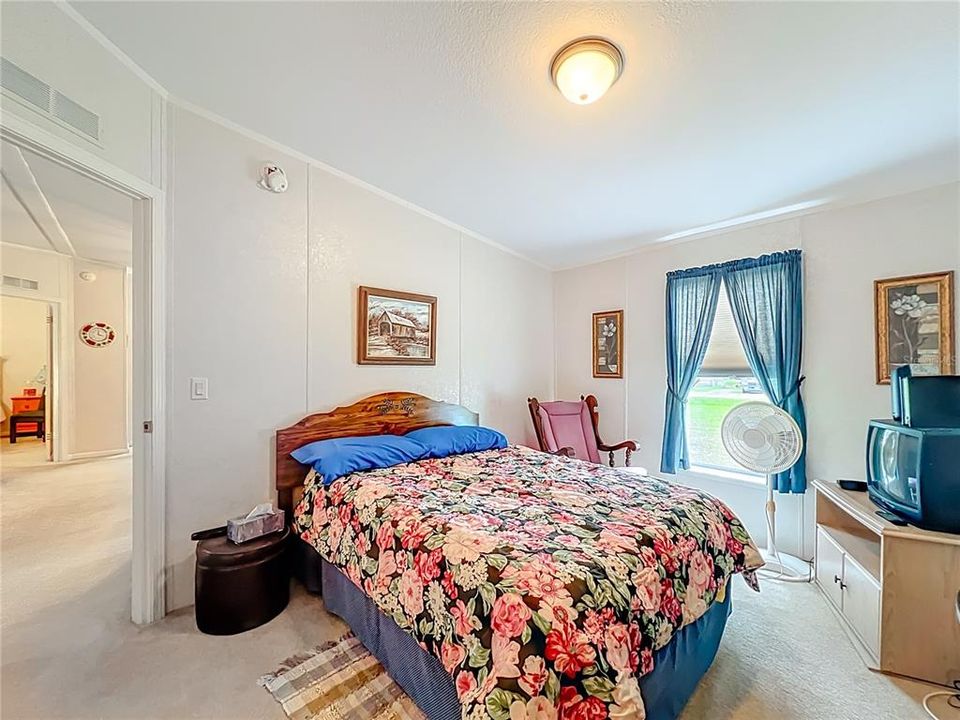 Под контрактом: $194,000 (3 спален, 2 ванн, 1468 Квадратных фут)