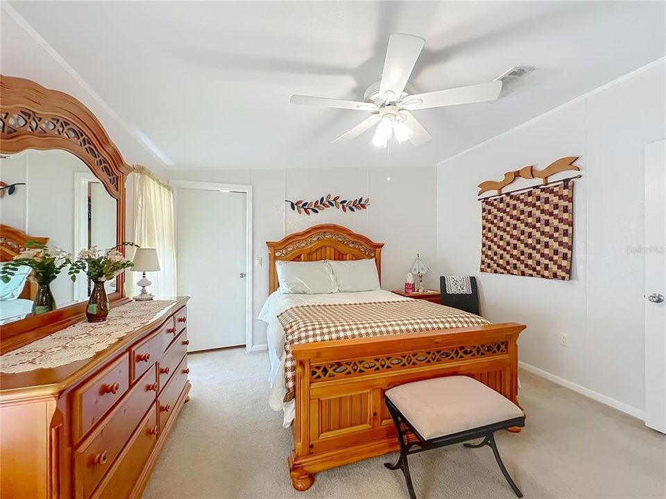 Под контрактом: $194,000 (3 спален, 2 ванн, 1468 Квадратных фут)