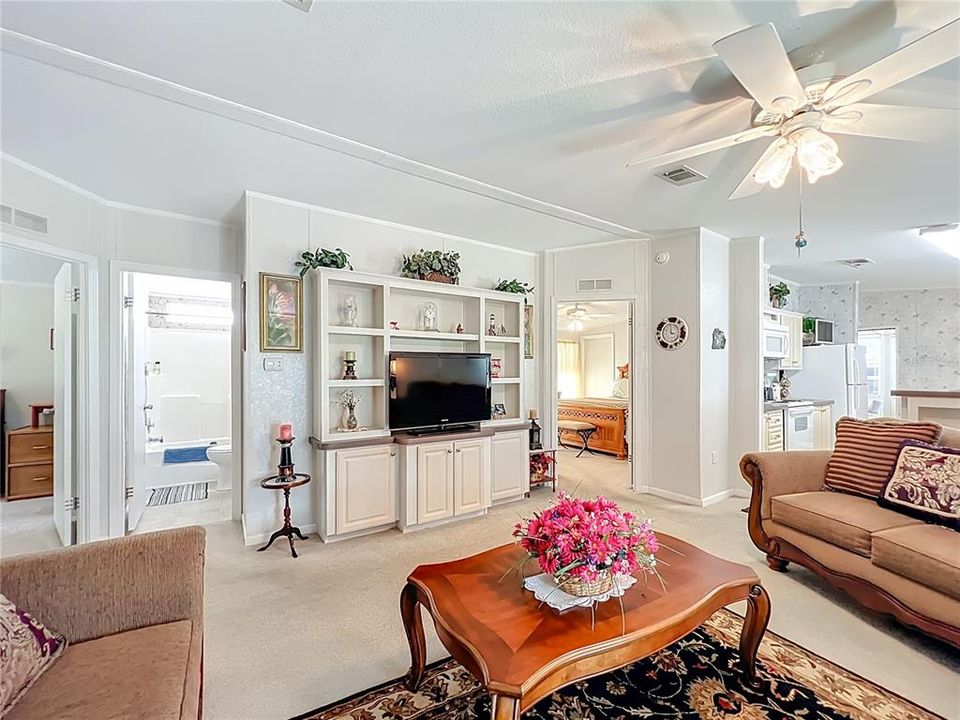 Под контрактом: $194,000 (3 спален, 2 ванн, 1468 Квадратных фут)