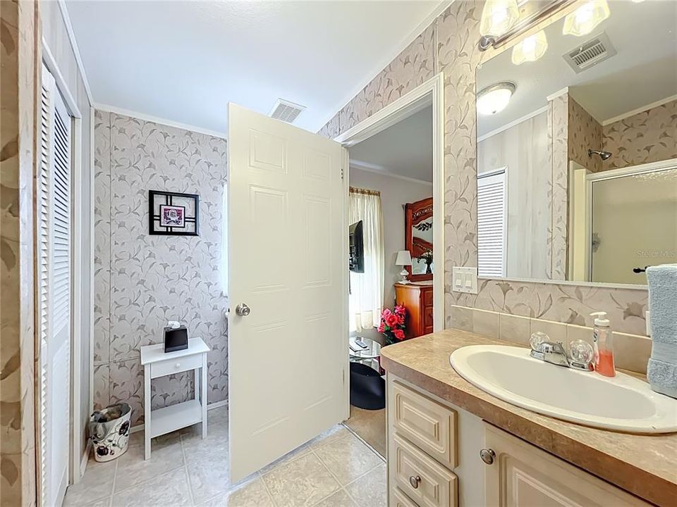 Под контрактом: $194,000 (3 спален, 2 ванн, 1468 Квадратных фут)