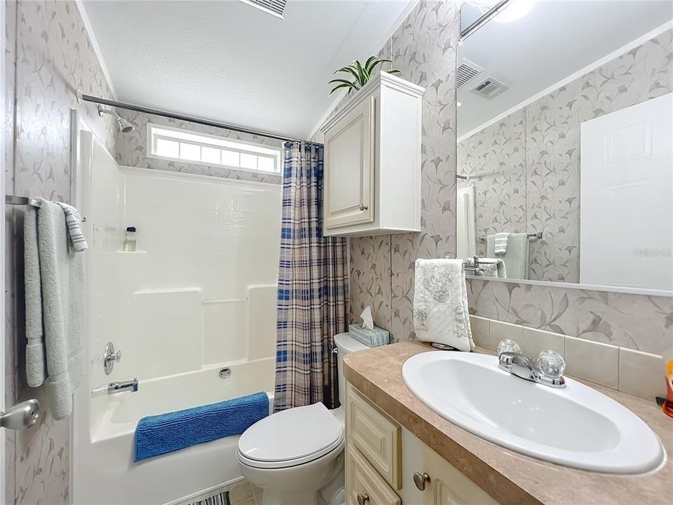 Под контрактом: $194,000 (3 спален, 2 ванн, 1468 Квадратных фут)